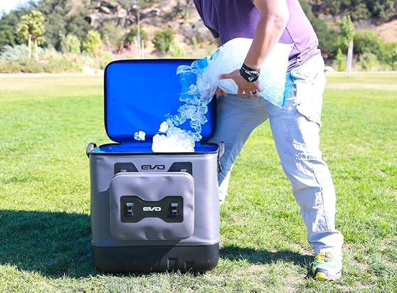 Nevera con ruedas Evolution Outdoor, aislada y a prueba de fugas, EVO Premium, con tapa moldeada en ABS, 8 presillas para accesorios y asa retráctil de 4 niveles