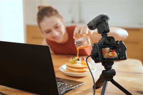 Cámara híbrida Sony Alpha A7 IV negra + FE 28-70mm f/3.5-5.6