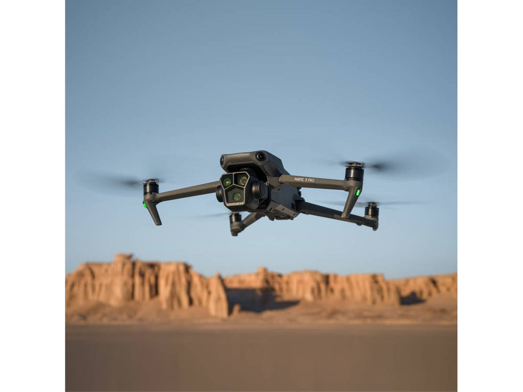 Drone DJI Mavic 3 Pro con DJI RC (5.1K - Autonomía: Hasta 43 minutos - Negro)